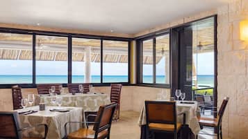 5 restaurants; breakfast, lunch and dinner served