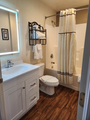 Bathroom - Affordable Corporate Suites of Overland Drive (Roanoke)
