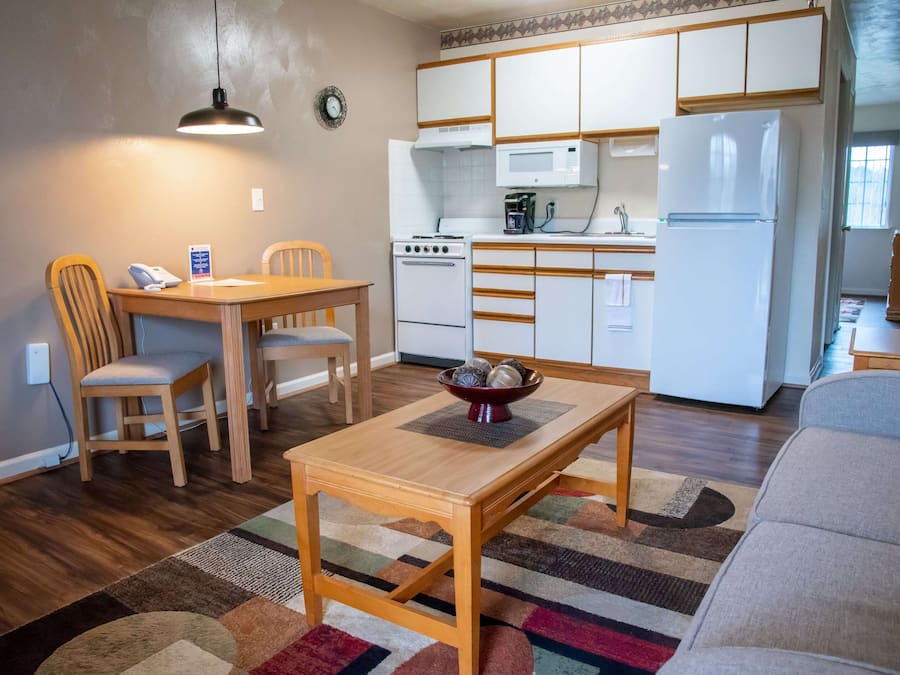 Suite, 1 Bedroom | Living area