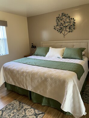 1 bedroom, individually decorated, individually furnished - Affordable Corporate Suites of Overland Drive (Roanoke)