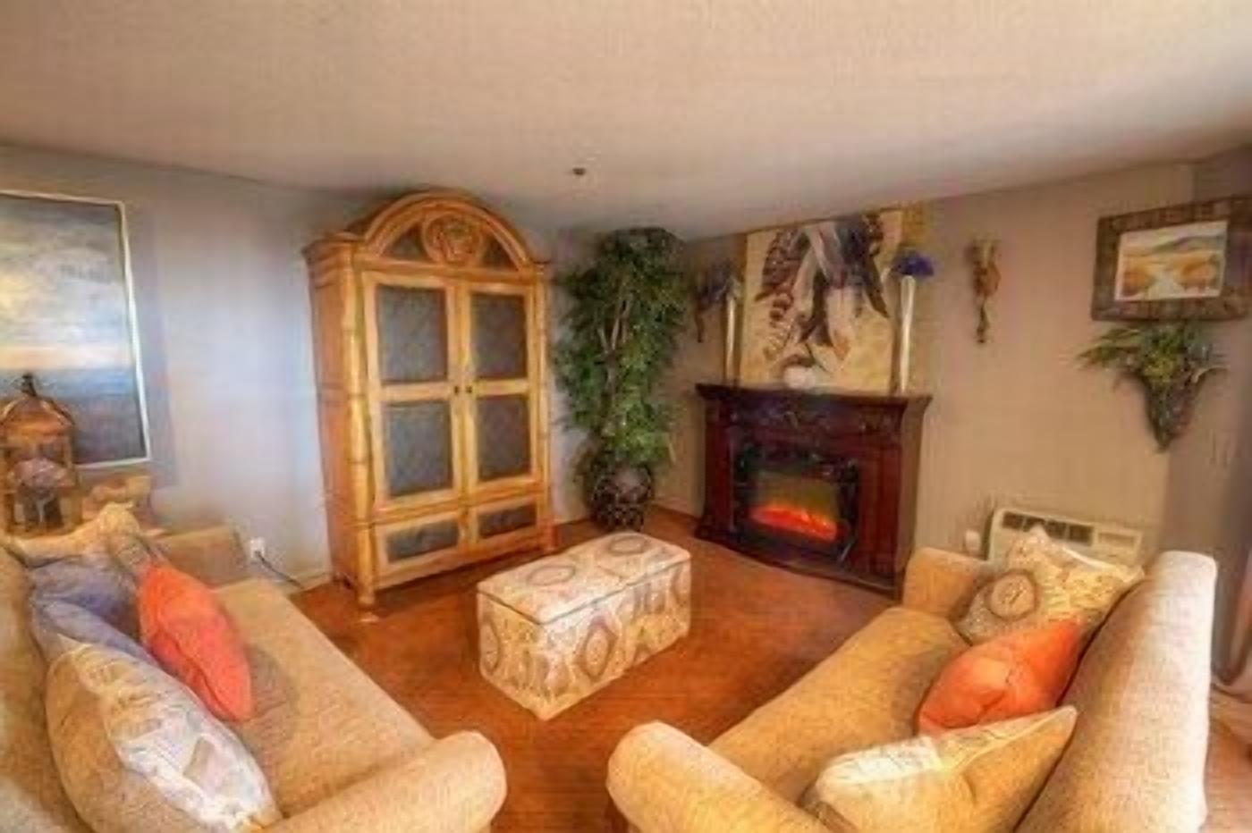 Living area | Flat-screen TV