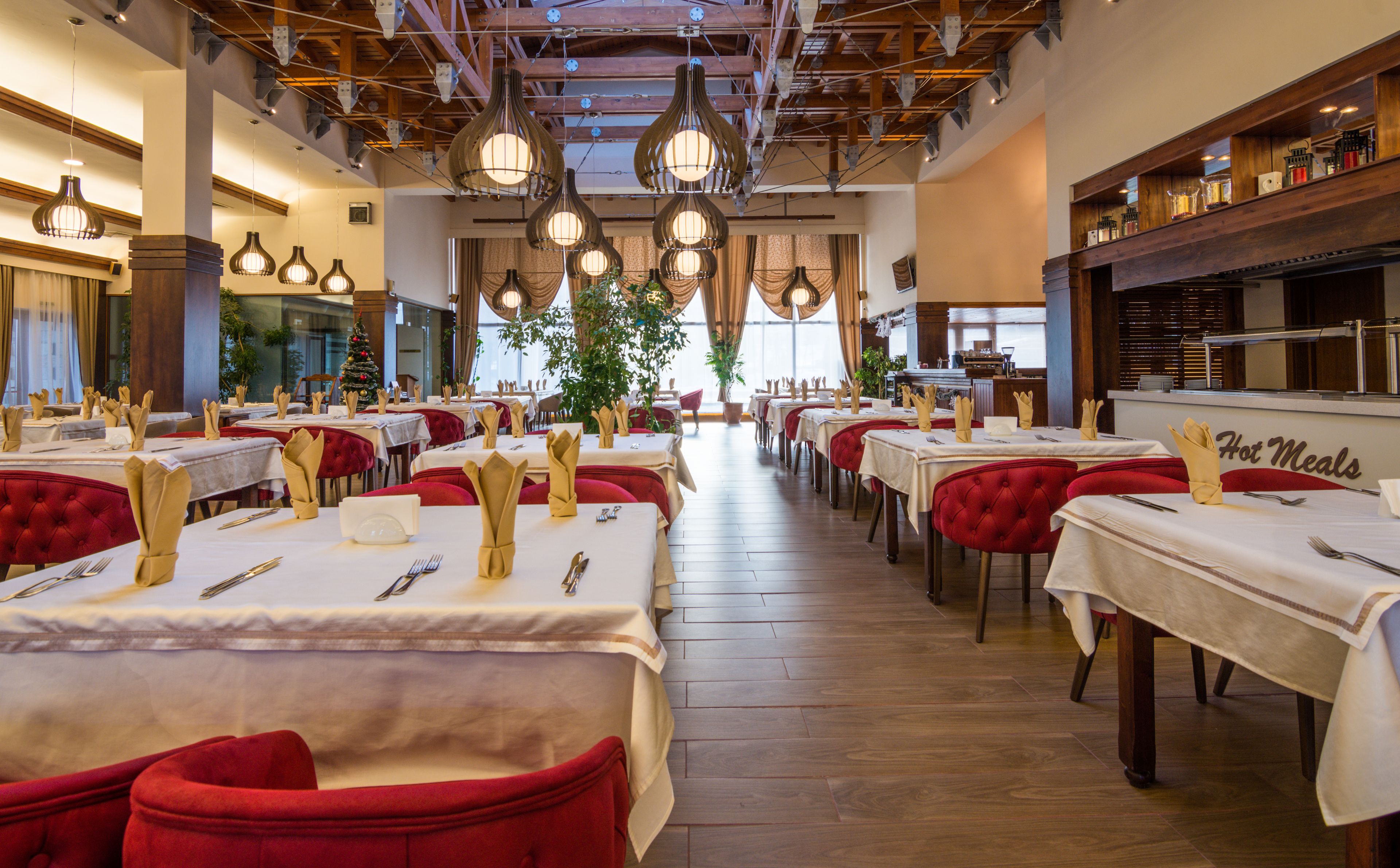 3 restaurants, international cuisine