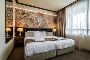 Junior Suite (Free Wifi & Spa access ) | Minibar, in-room safe, desk, iron/ironing board - Platinum Hotel & Casino, Bansko (Bansko)