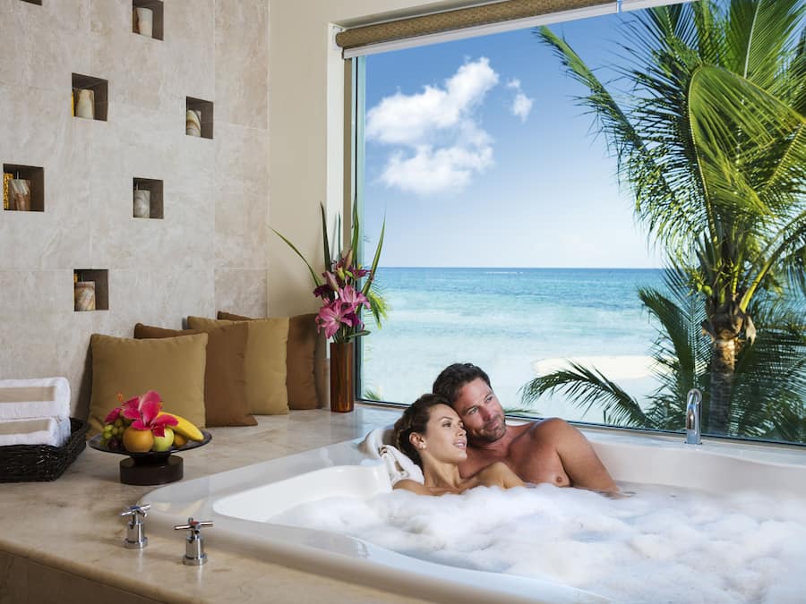 Sauna, hot tub, steam room, body treatments, hydrotherapy, aromatherapy