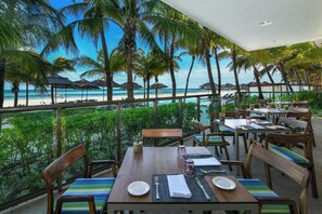 4 restaurants, serveren ontbijt, lunch, diner, Italiaanse gerechten