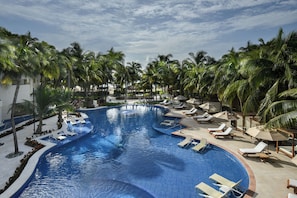 4 outdoor pools