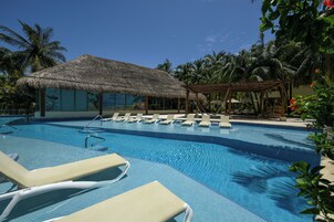 4 piscinas al aire libre