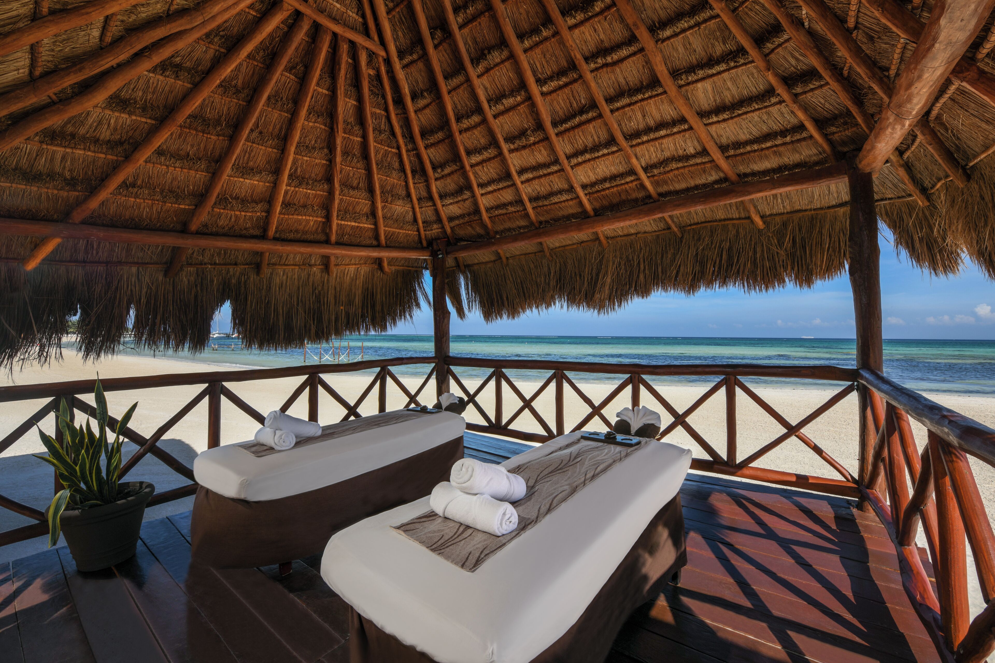 Bastu, bubbelpool,  ångbastu, kroppsbehandlingar och hydroterapi