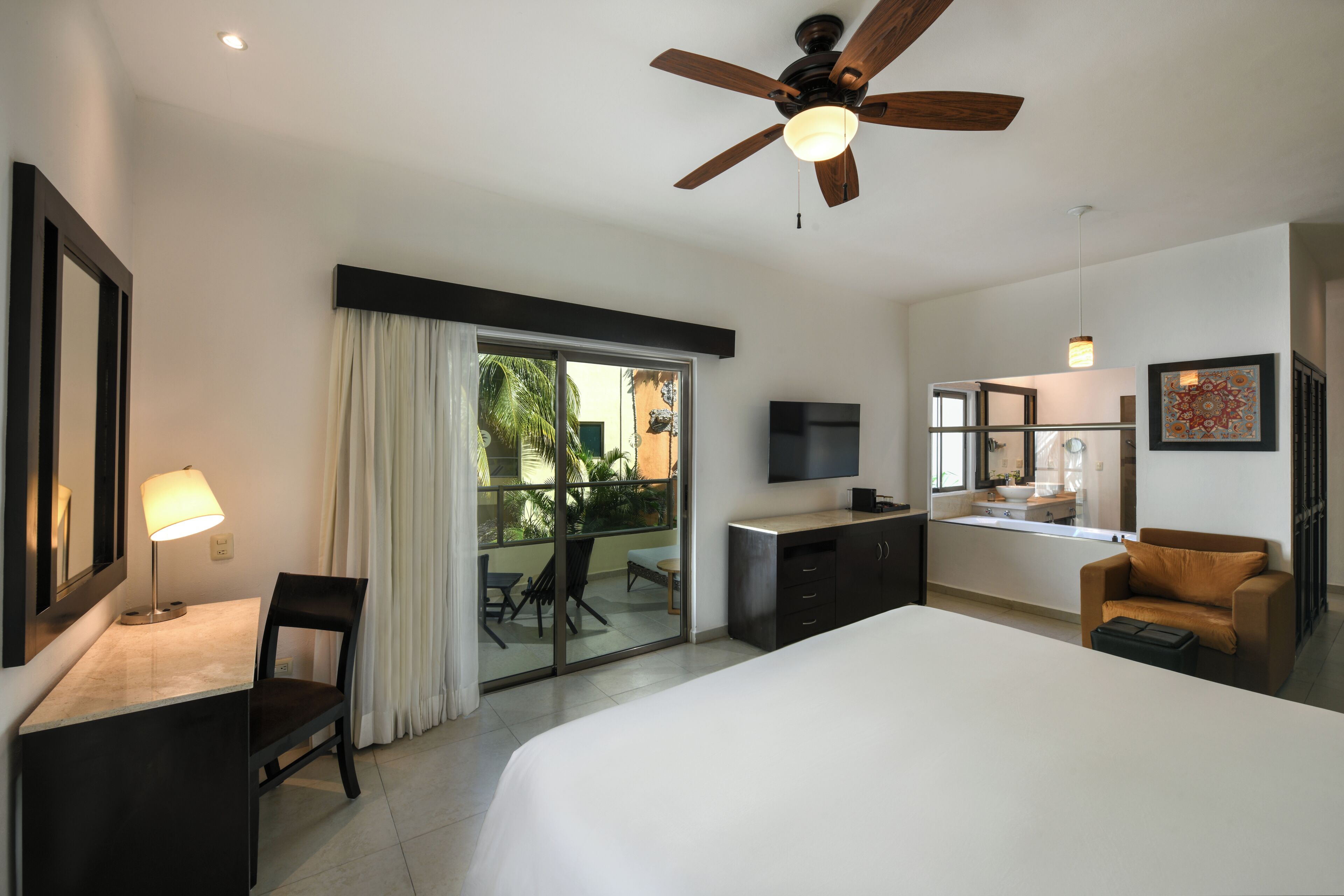 ROYAL RETREAT 1 BEDROOM STUDIO