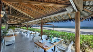 4 restaurants, breakfast, lunch, dinner served; Italian cuisine