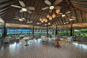 4 restaurants, breakfast, lunch, dinner served; Italian cuisine