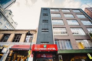 Property entrance - YTI Garden Hotel (Melbourne)