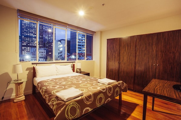 Two Bedroom Suite | Desk, iron/ironing board, free WiFi, bed sheets - YTI Garden Hotel (Melbourne)