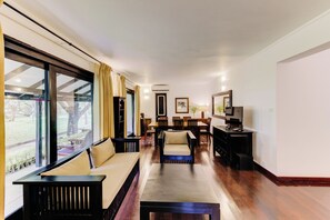 Deluxe Suite - 15 % discount on F&B and 10% on SPA | Room amenity - Cinnamon Lodge (Habarana)