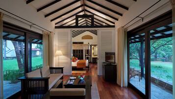 Premium bedding, minibar, in-room safe, desk