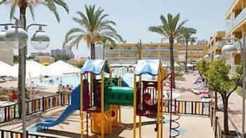 Children’s play area – outdoor