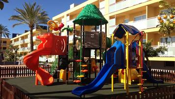 Area giochi per bambini (all'aperto)