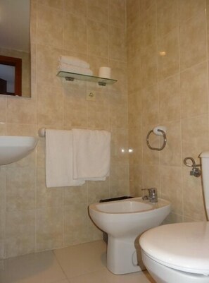 Vòi sen/bồn tắm kết hợp, bồn tắm ngâm, khăn tắm