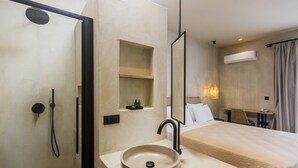 Chambre supérieure double ou avec lits jumeaux | Salle de bain