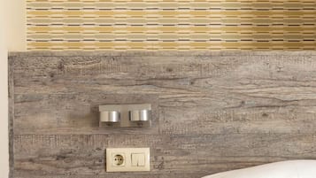 Double Room | In-room safe, desk, free WiFi, bed sheets