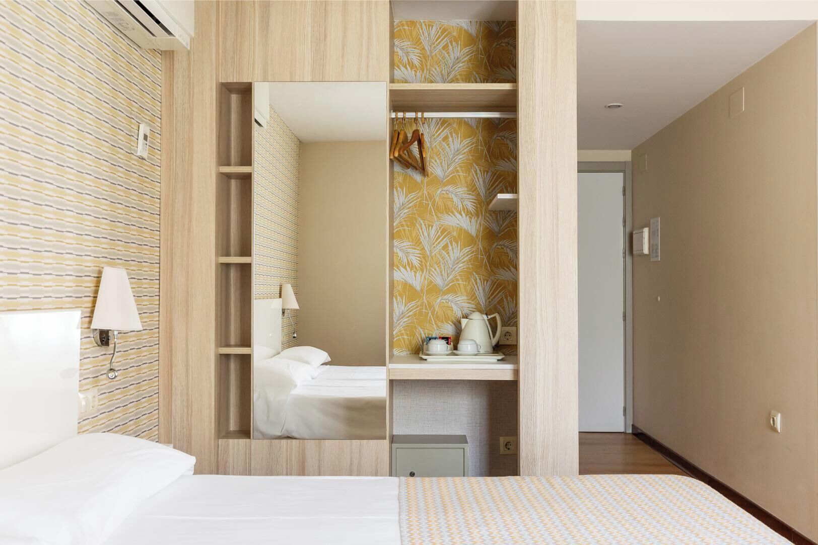 twin room | in-room safe, desk, free wifi, bed sheets