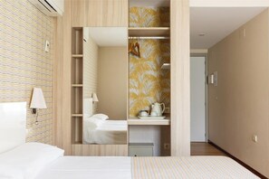 Habitación doble | Caja de seguridad en la habitación, escritorio y wifi gratis