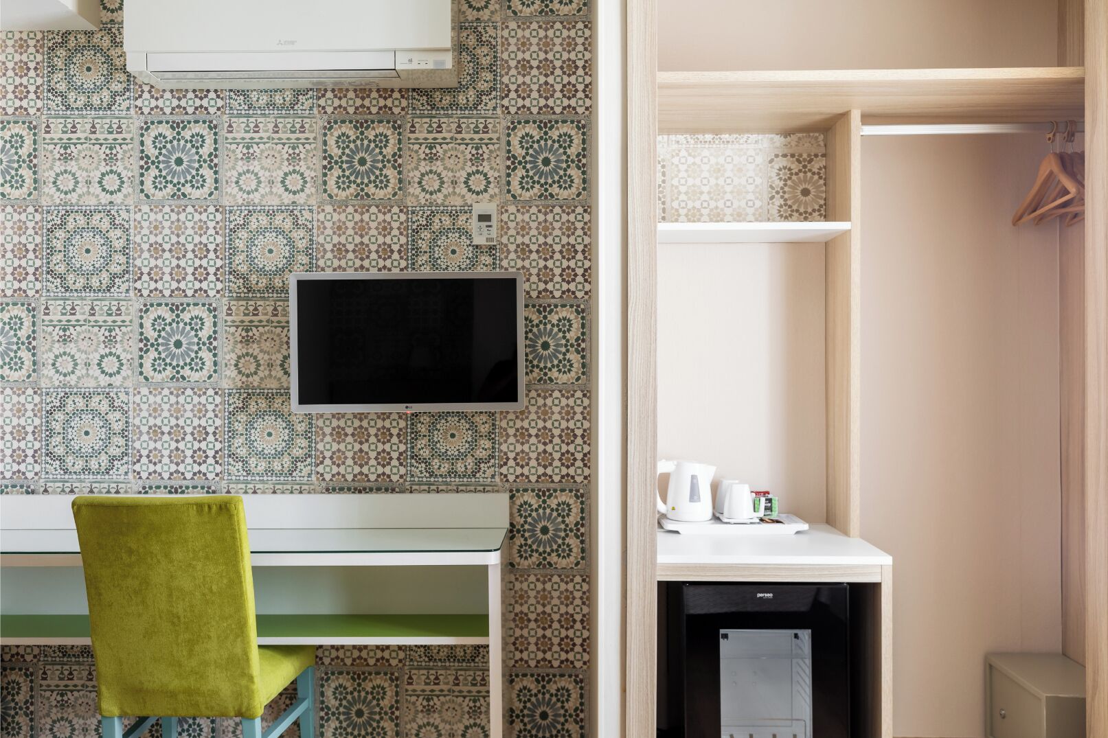 double room | in-room safe, desk, free wifi, bed sheets