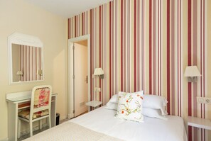 Chambre double pour 1 personne | Coffre-fort, bureau, accès au Wi-Fi (inclus), literie fournie