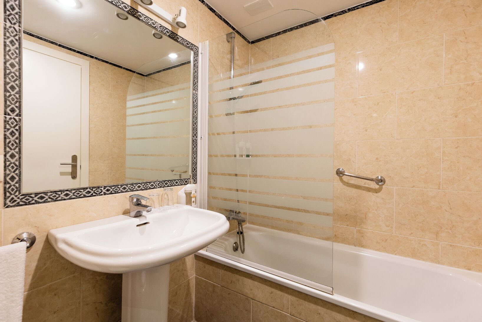 double room | bathroom | hair dryer, bidet, towels