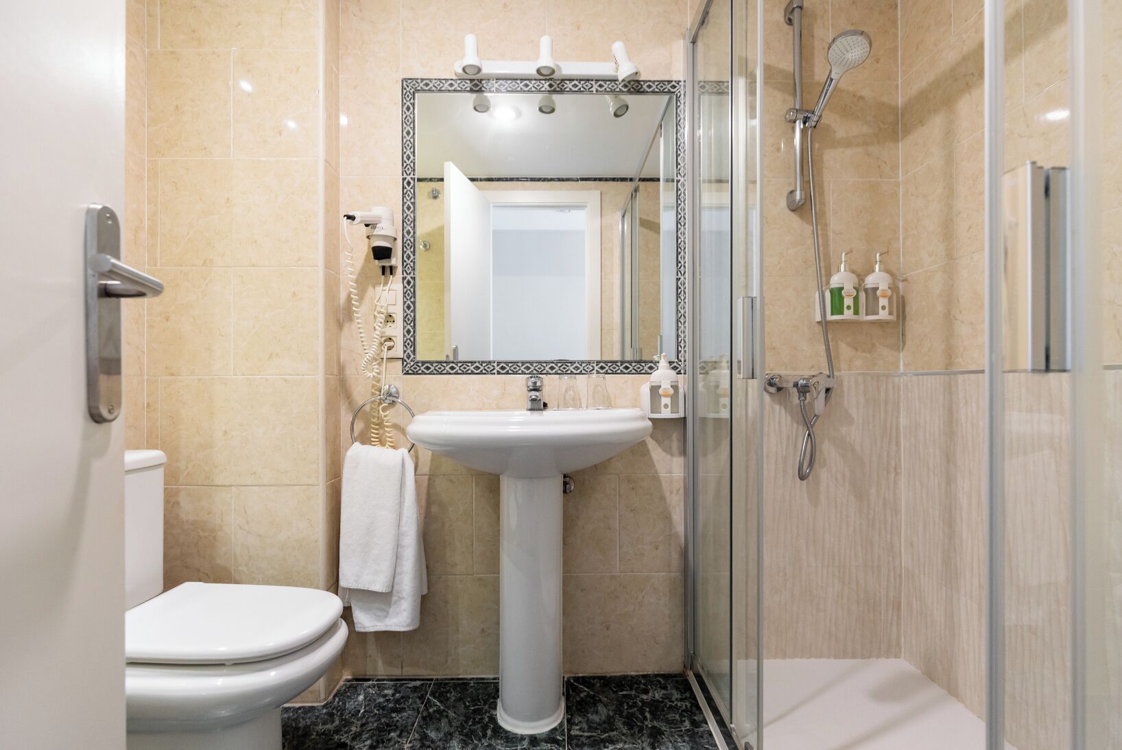 double room | bathroom | hair dryer, bidet, towels