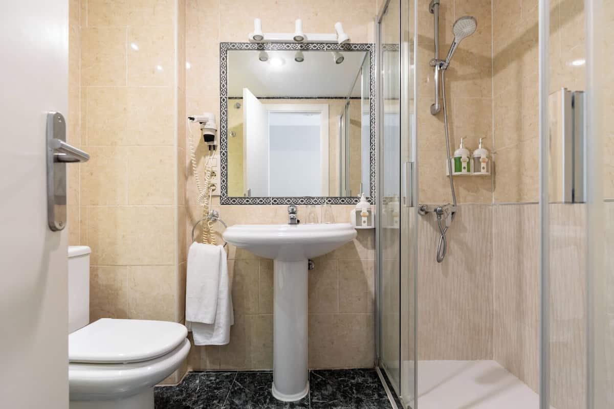 double room | bathroom | hair dryer, bidet, towels