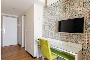 Habitació doble | Caixa forta a l'habitació, escriptori, wifi gratuïta i roba de llit