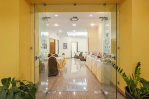 Breakfast buffet - Crisol Europa (Palermo)