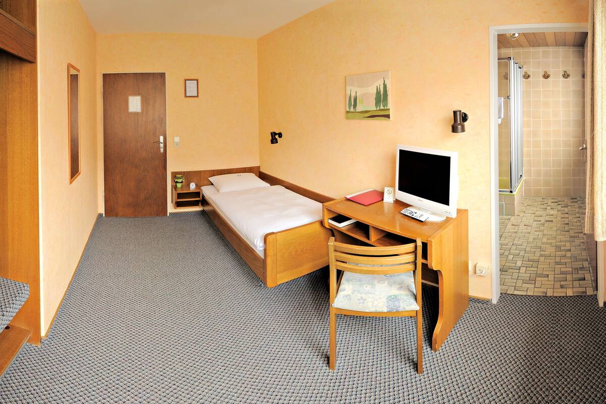 Single Room | Hypo-allergenic bedding available, desk, blackout drapes