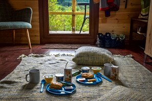 Living area - Glencoe Youth Hostel (Ballachulish)