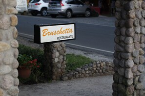 Family dining - Anton Valley Hotel (El Valle de Anton)