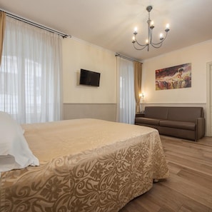 Hypo-allergenic bedding, minibar, in-room safe, desk - Hotel Flavia (Rome)
