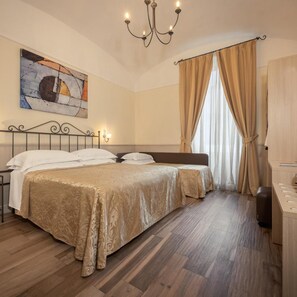 Hypo-allergenic bedding, minibar, in-room safe, desk - Hotel Flavia (Rome)