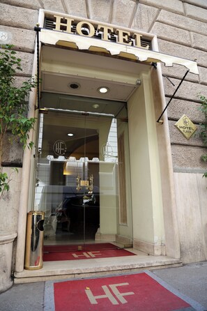 Exterior detail - Hotel Flavia (Rome)