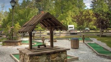 Mini-golf