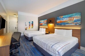 Kamer, 2 queensize bedden, toegankelijk voor mindervaliden, niet-roken (Mobility Accessible) | Luxe beddengoed, een kluis op de kamer, een bureau, een laptopwerkplek