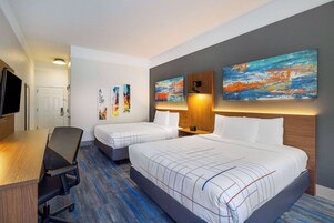 客房, 2 张大床, 无障碍, 无烟房 (Mobility Accessible) | 高档床上用品、客房内保险箱、办公桌、笔记本电脑工作区