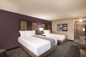 Room, 2 Katil Ratu (Queen), Non Smoking | Peralatan tempat tidur premium, tilam berlapik, meja 