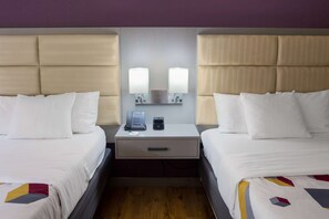 Premium bedding, memory-foam beds, individually decorated - La Quinta Inn & Suites by Wyndham Mobile - Daphne (Daphne)