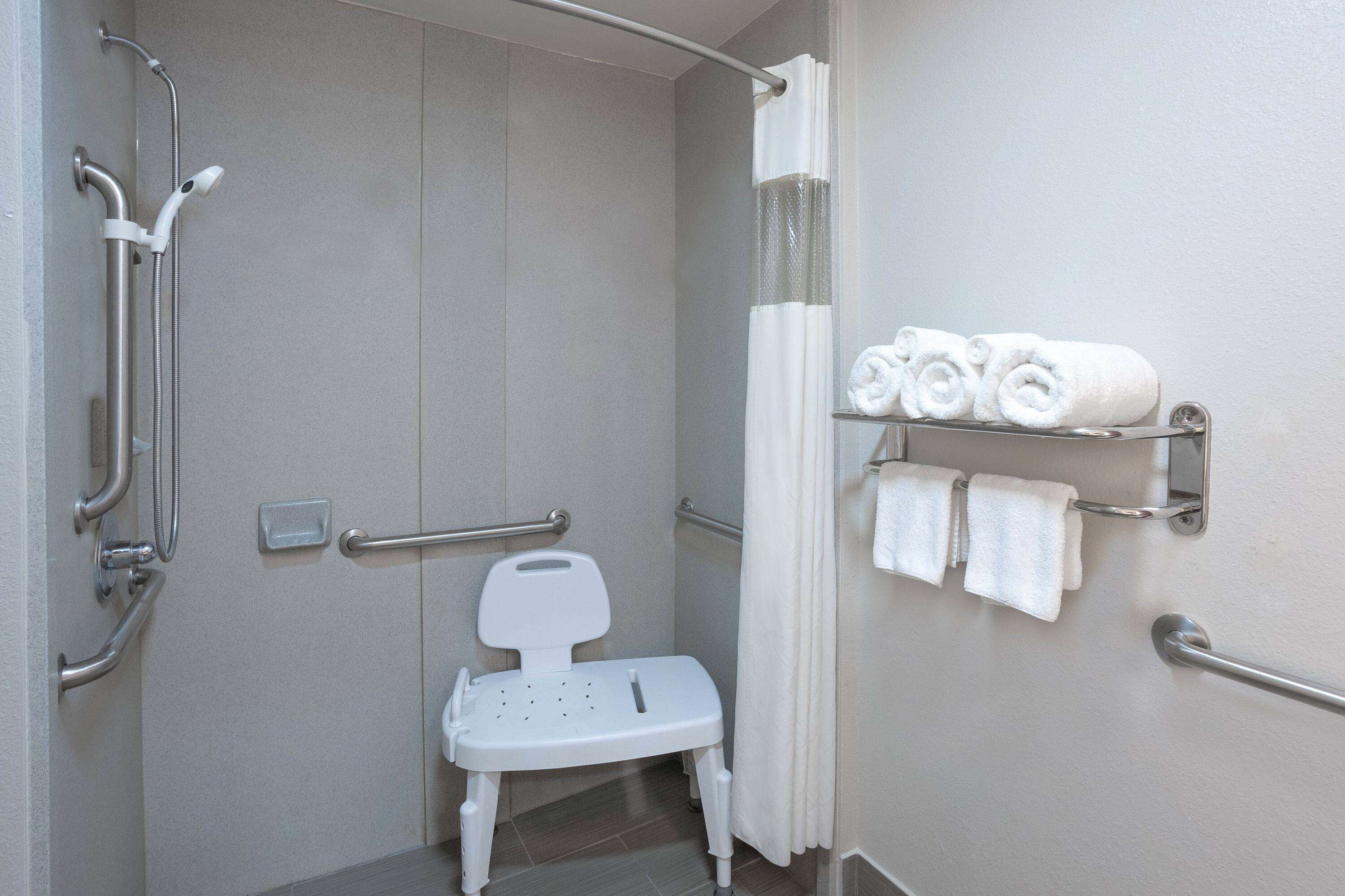 combined shower/bathtub, free toiletries, hair dryer, towels