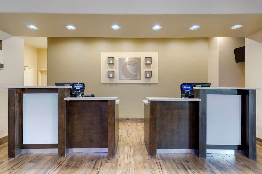 Comfort Inn & Suites Near Six Flags & Medical Center