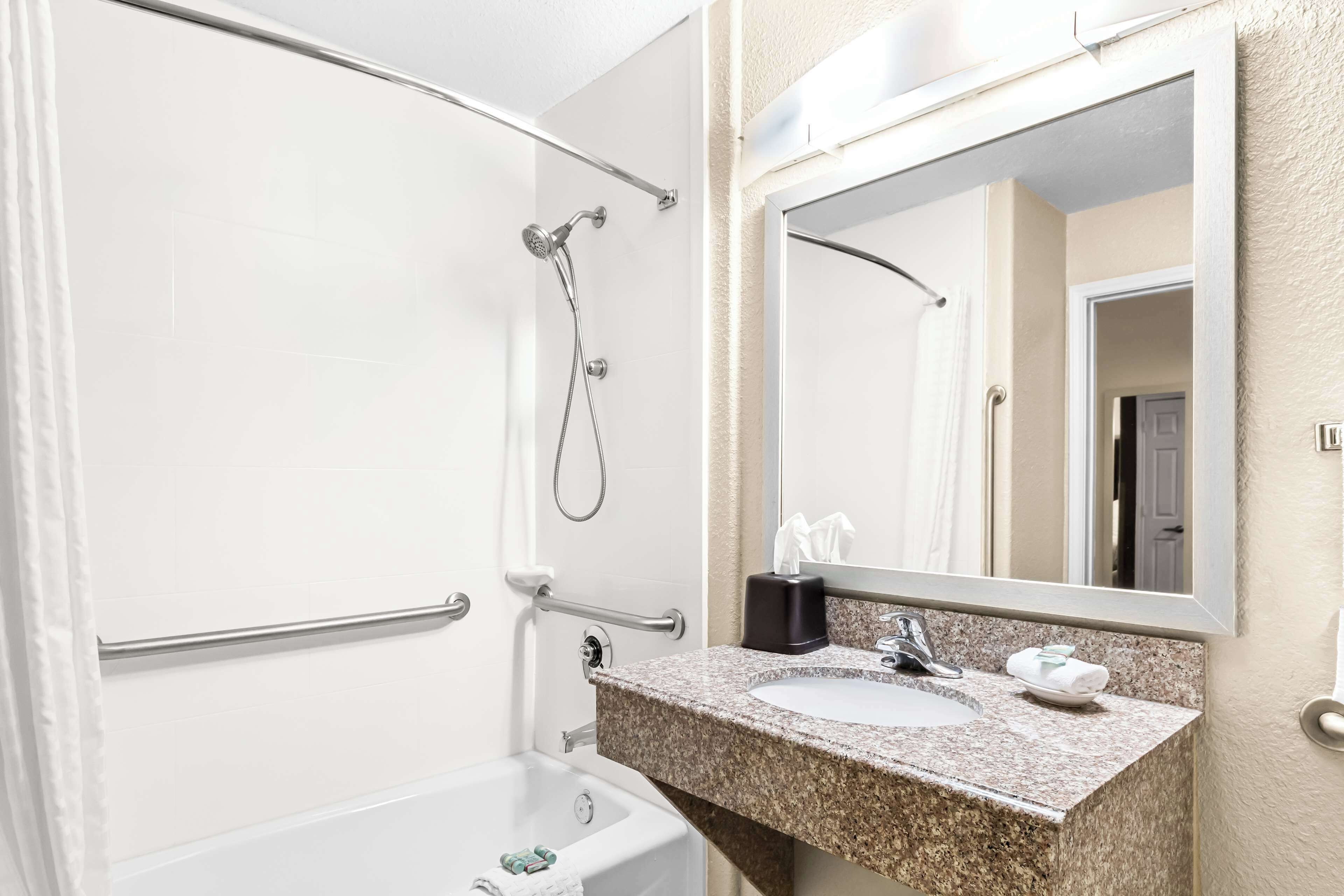 standard room, 2 queen beds, accessible, bathtub | bathroom | combined shower/bathtub, free toiletries, hair dryer, towels