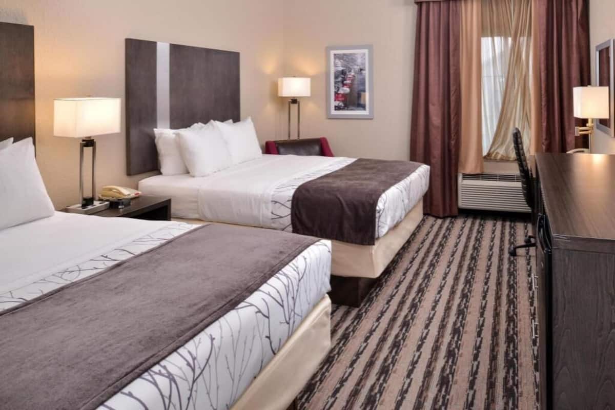 Premium bedding, in-room safe, desk, laptop workspace