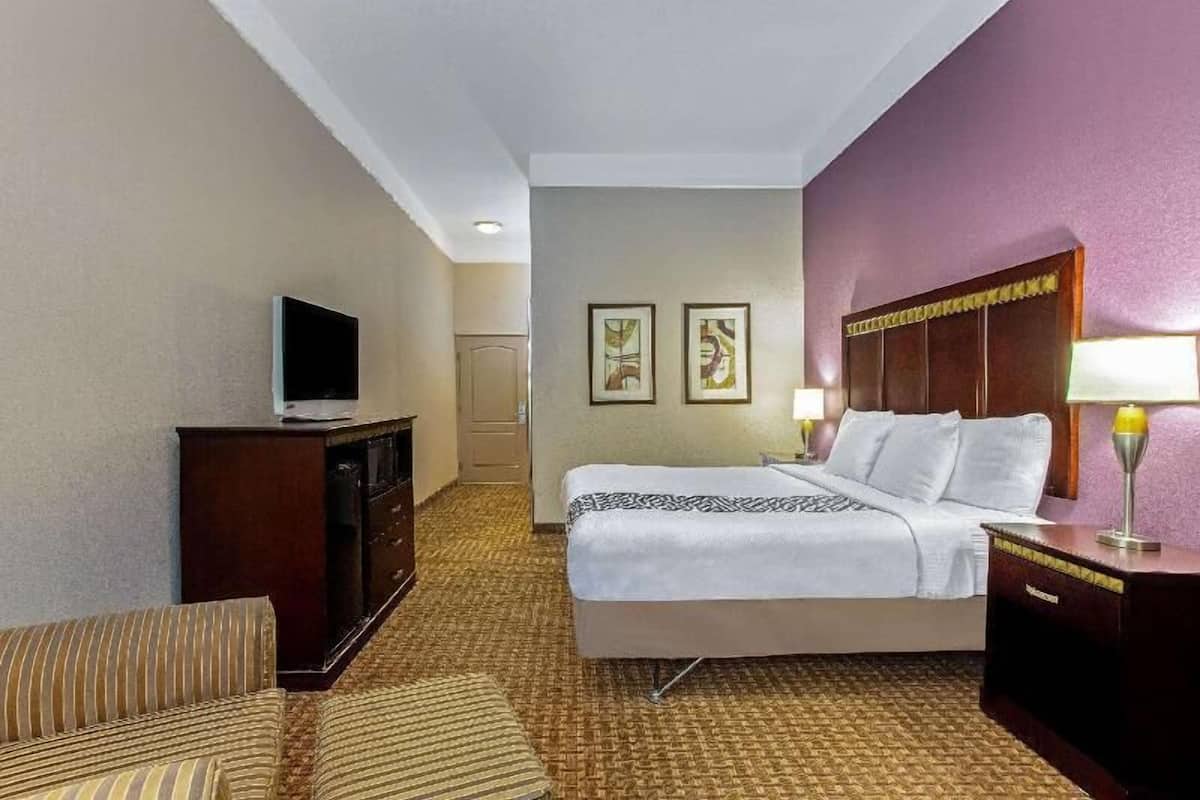 Ropa de cama de alta calidad, escritorio y cortinas blackout