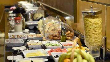 Petit déjeuner buffet (35 AED par personne)